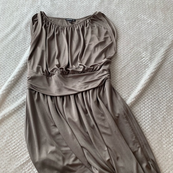 Toga Style Express Dress - Picture 2 of 4